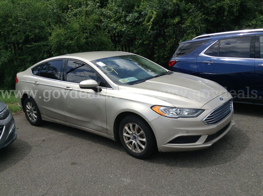 2017 Ford Fusion - CLEAR TITLE - NO KEY - MILES UNKNOWN