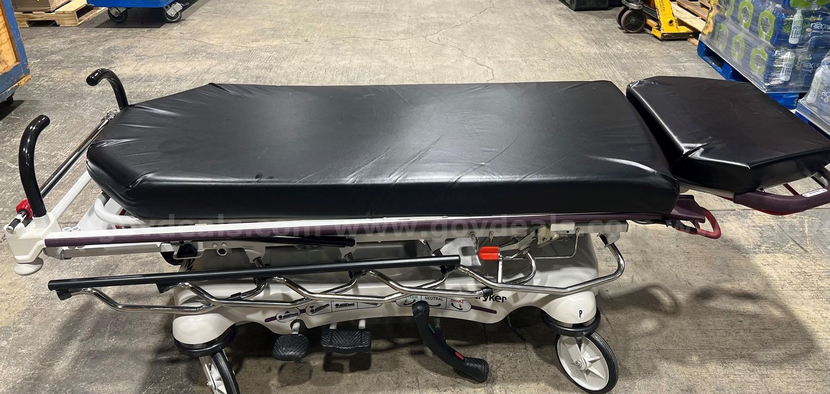 Stryker 1061 GYNNIE Stretcher