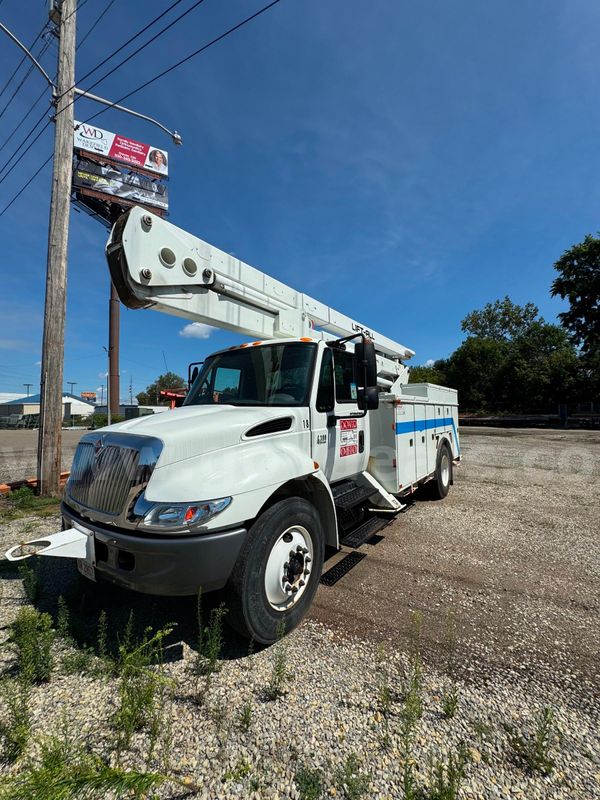 2009 International DuraStar 4300 bucket truck
