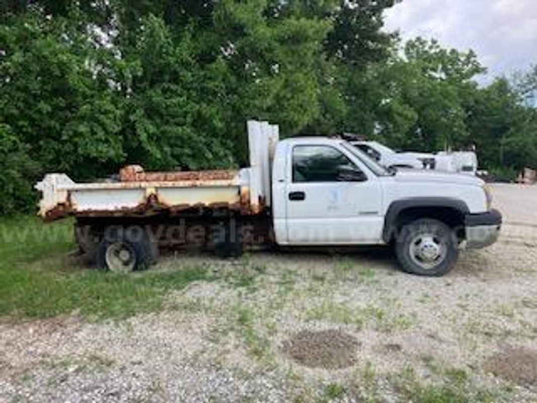 2003 Chevrolet Silverado 3500 Dump Bed Truck, 40283 Miles.