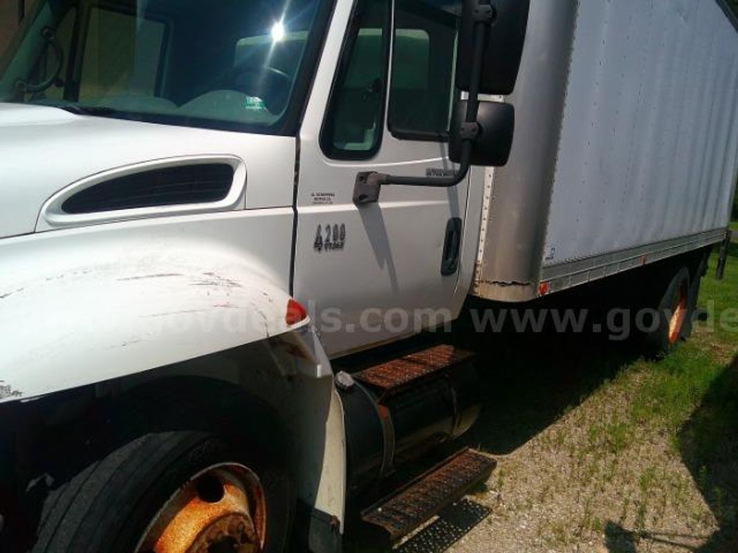 2005 International 4200 Box Truck, 80089 Miles.