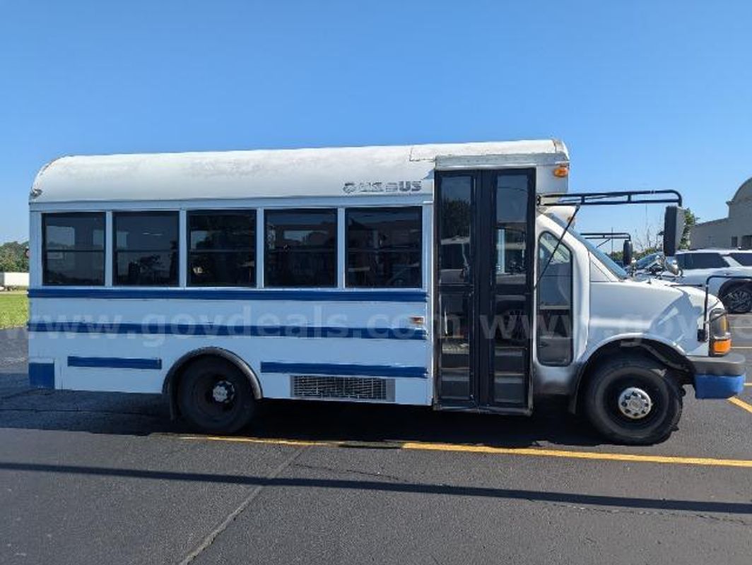 2004 Chevrolet Express Bus, 67844 Miles.