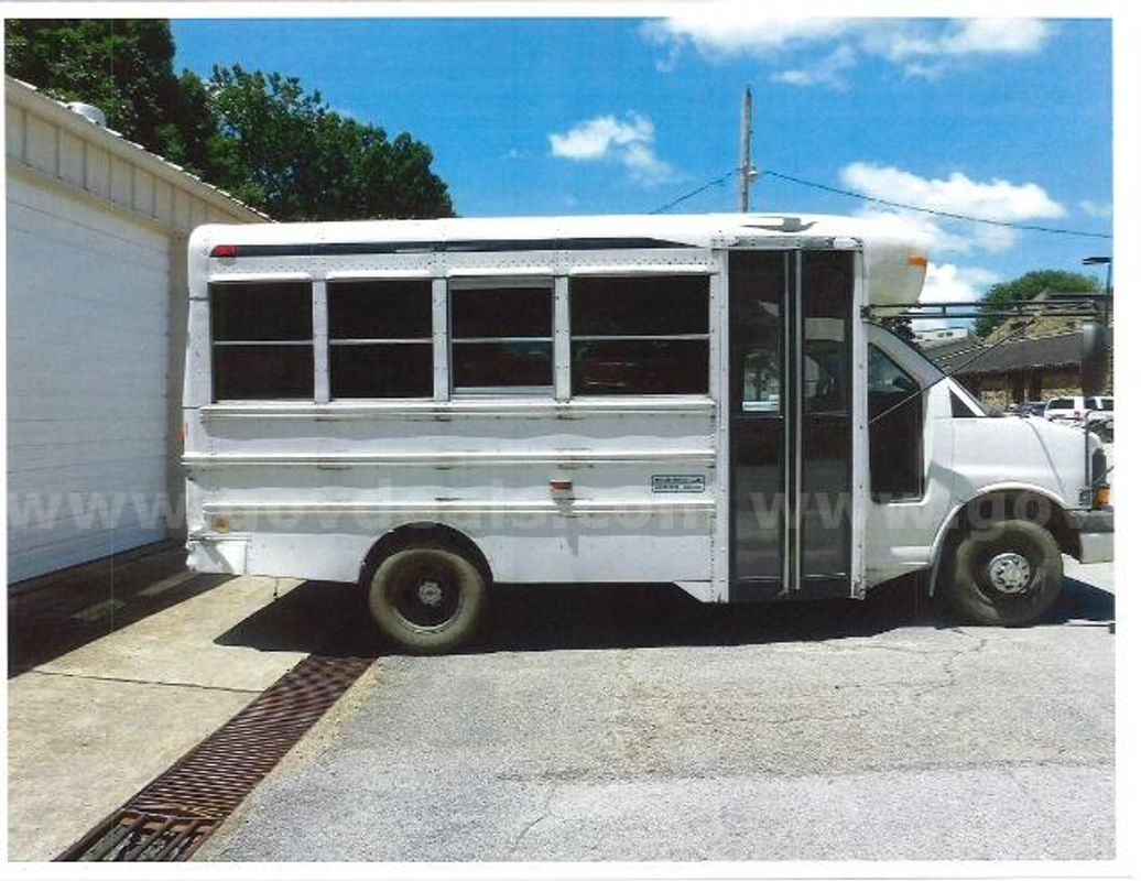 2003 Chevrolet Express Bus, 74839 Miles.