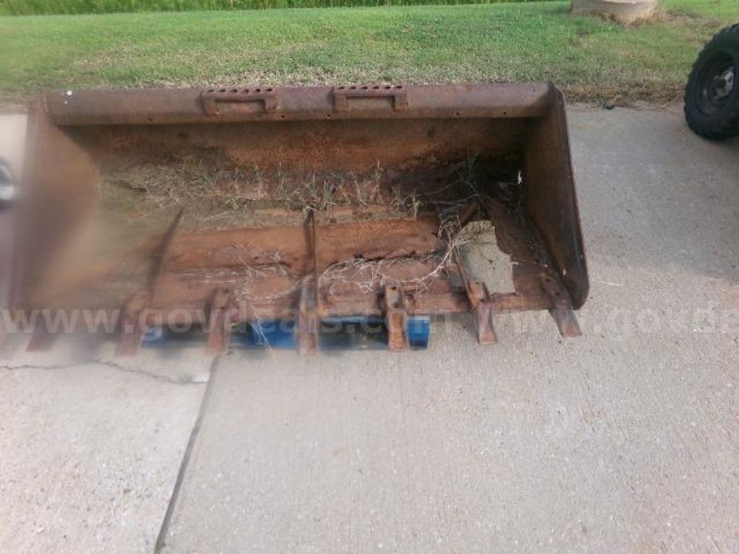 Lot of (1) Bobcat 6' Load Bucket and (1) 6' 3-Point Box Blade.