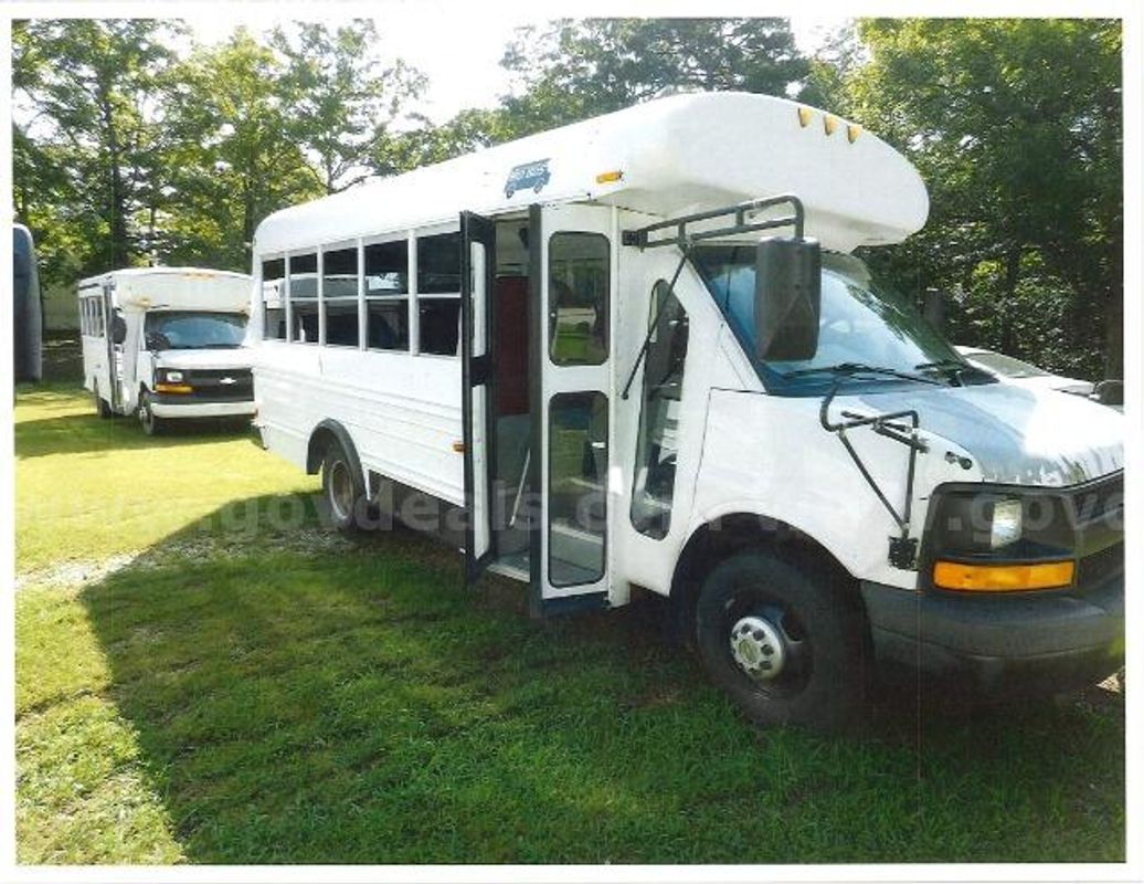 2005 Chevrolet Express Bus, 74552 Miles.