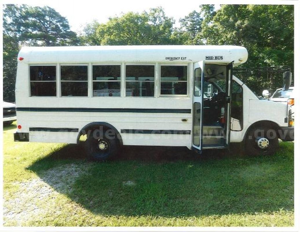 2006 Chevrolet Express Bus, 67551 Miles.