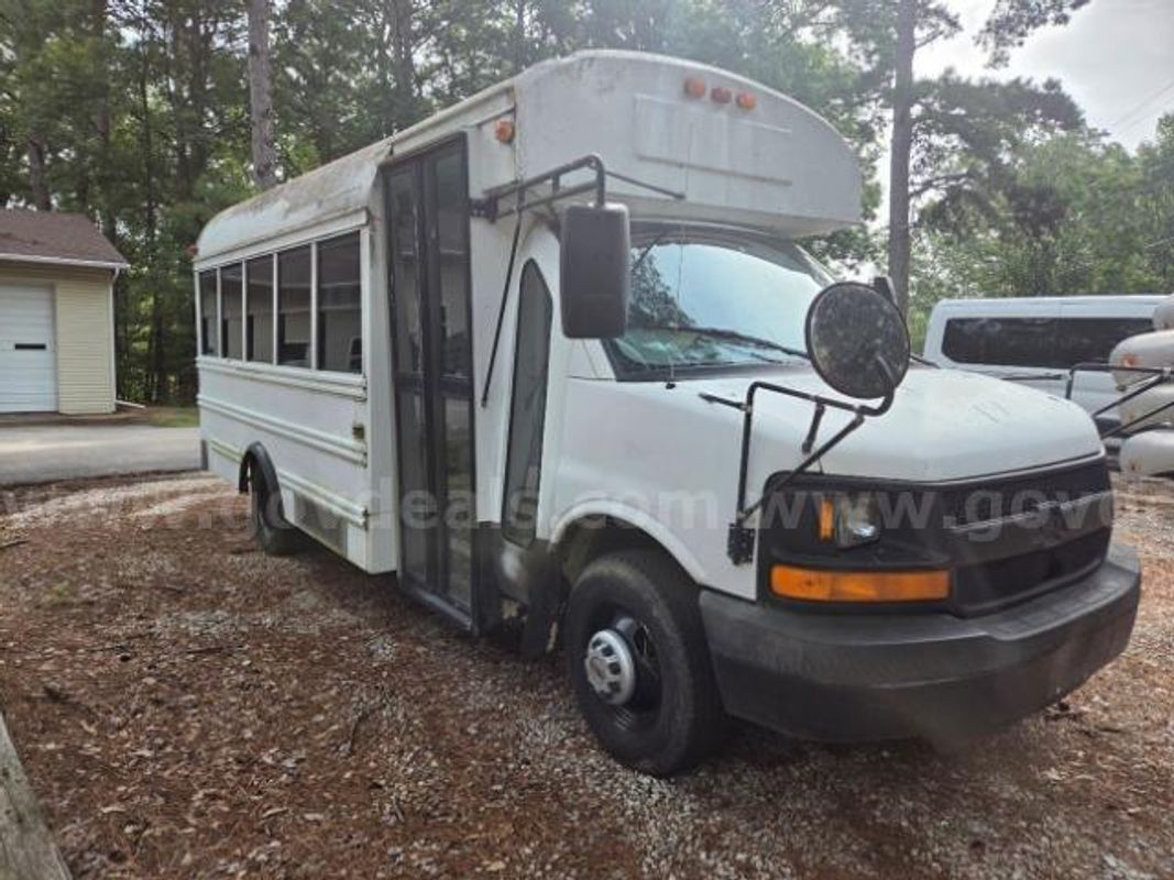 2004 Chevrolet Express Bus, 89509 Miles.