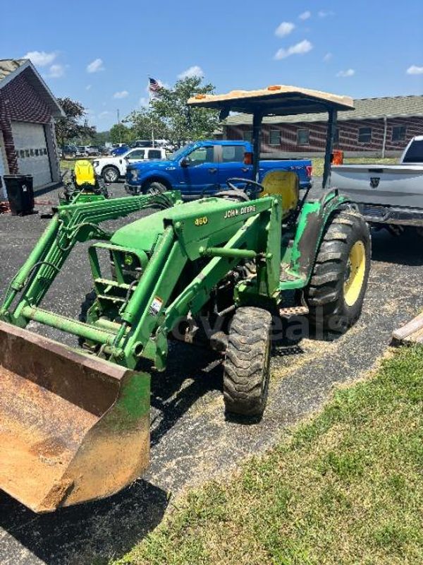 Lot of (1) 1999 John Deere 4600 Tractor with Front End Loader.