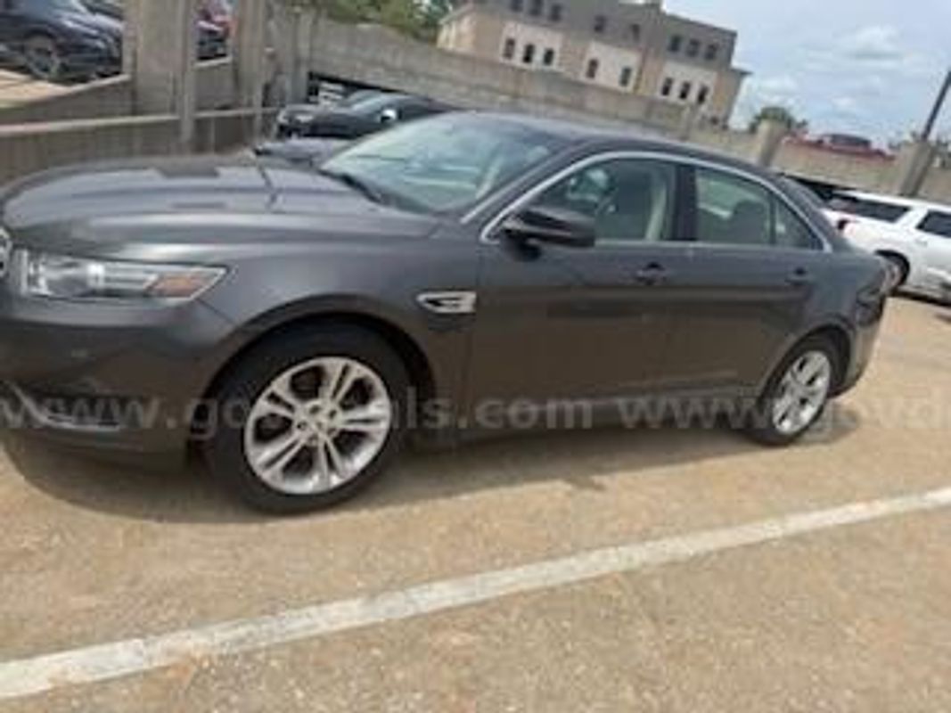 2016 Ford Taurus, 125387 Miles.