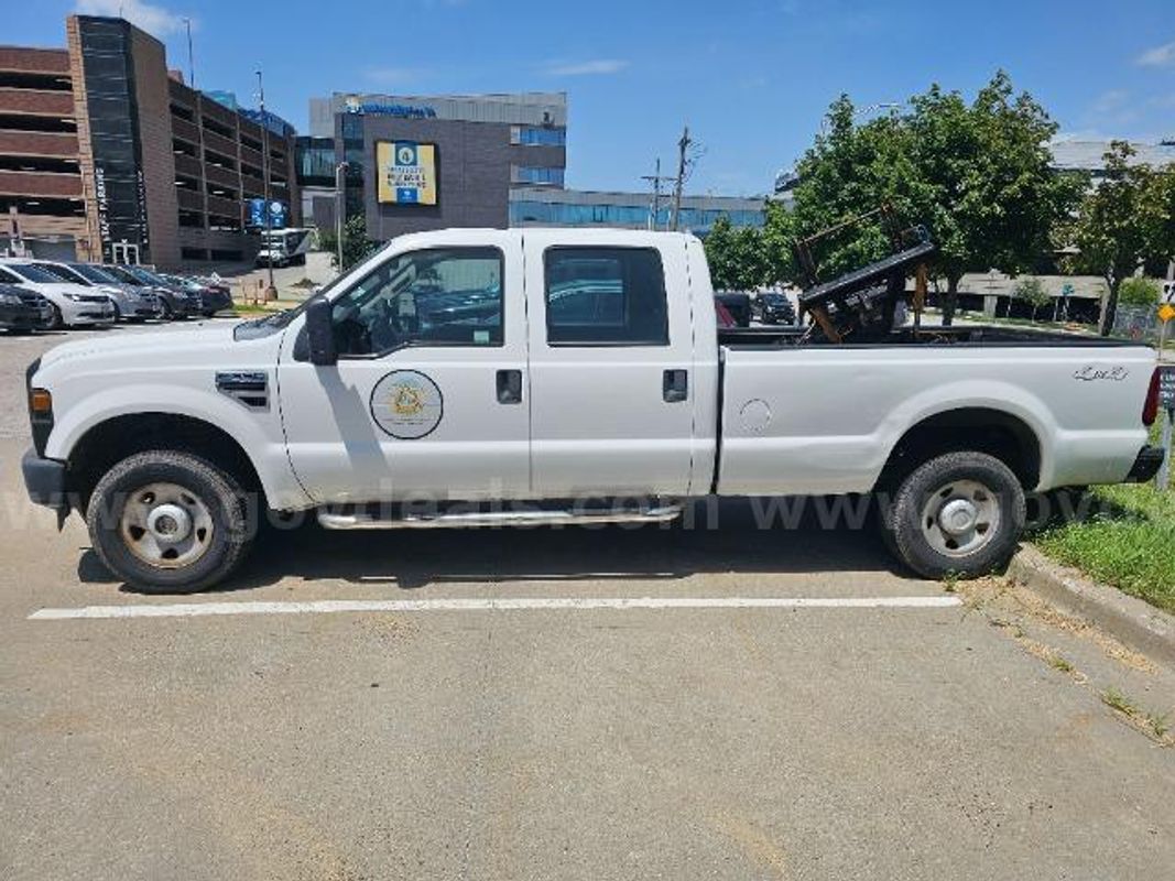 2010 Ford F350 Crew Cab XL 4WD, 75600 Miles.