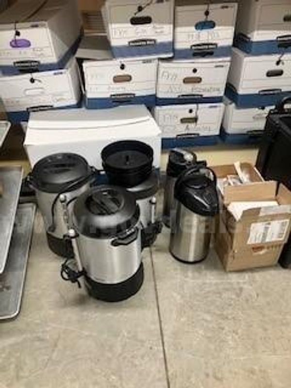 Lot of 3 Coffee Makers, 2 Coffee Warmers, 2 Drink Holder, 2 Roaster Pans.