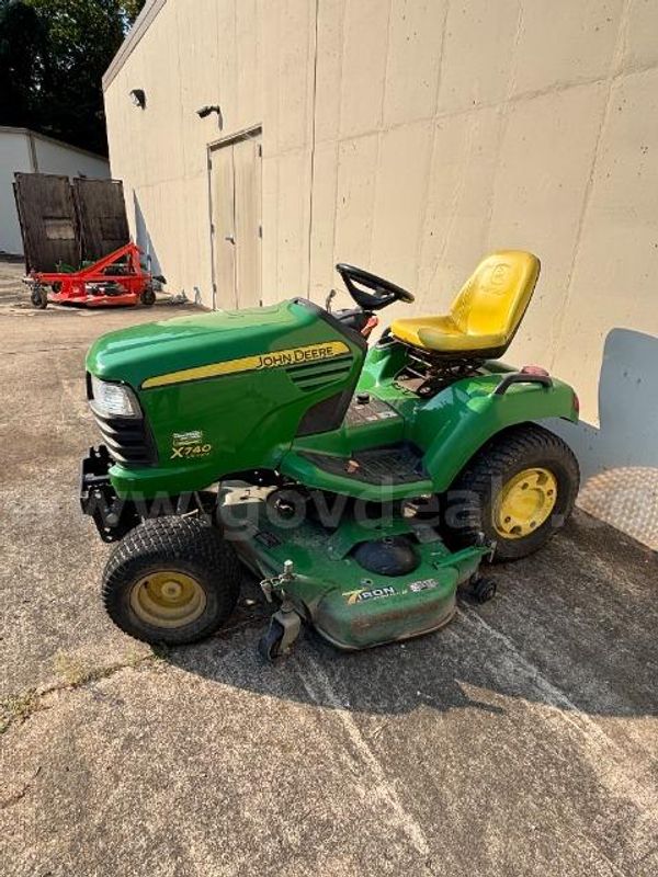 Lot of (1) 2010 John Deere X740 Ultimate Lawn Tractor.