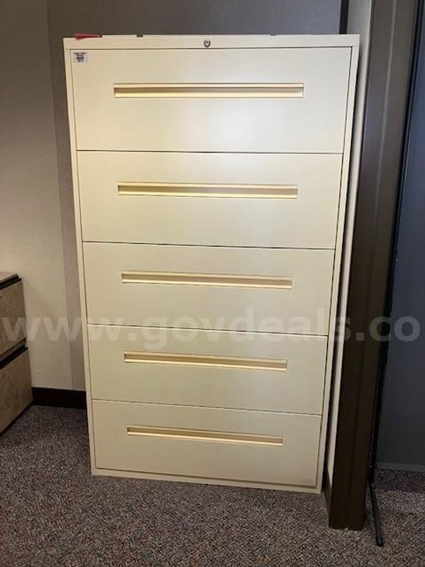 Lot of (1) Metal 5 Drawer Lateral File.