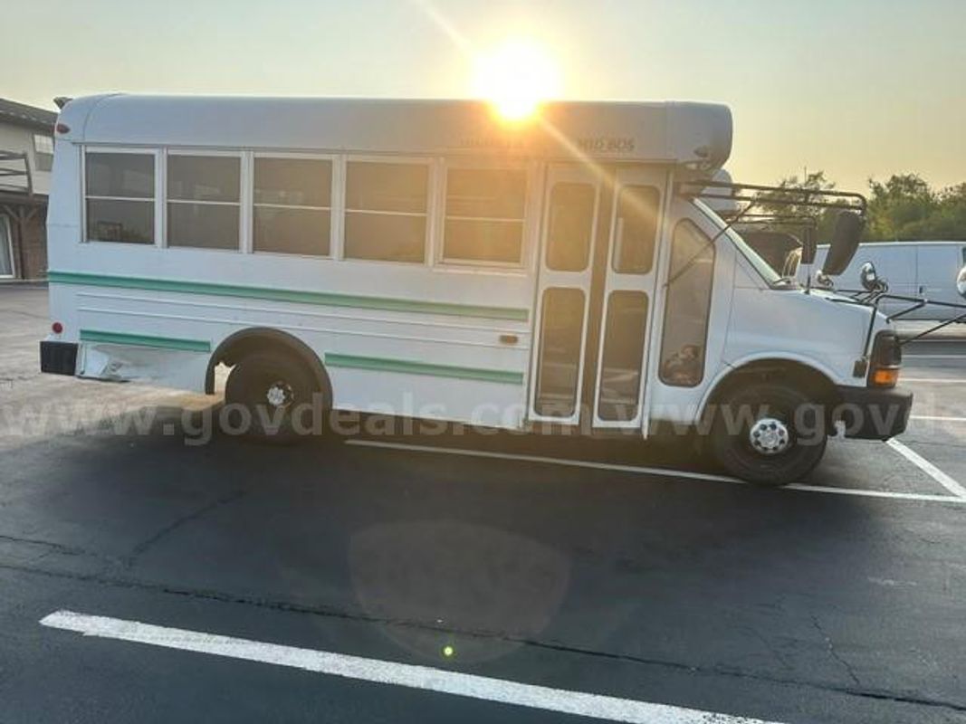 2006 Chevrolet Express Bus, 140542 Miles.