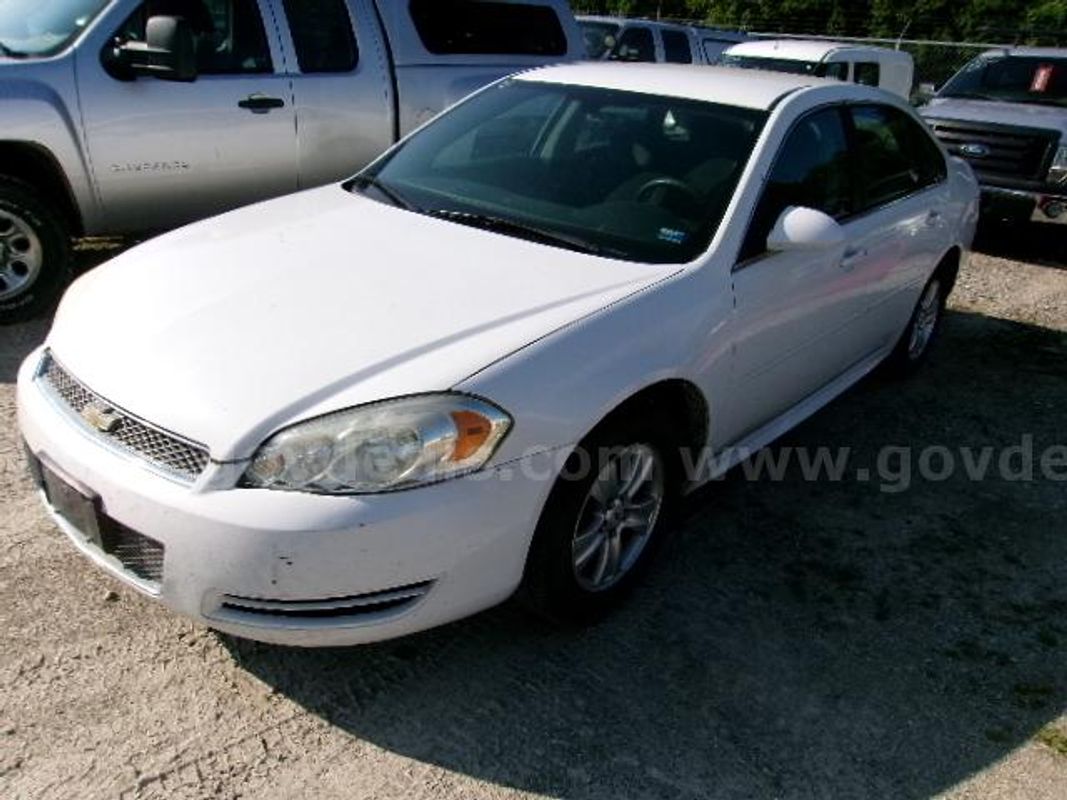 2013 Chevrolet Impala, 186900 Miles.