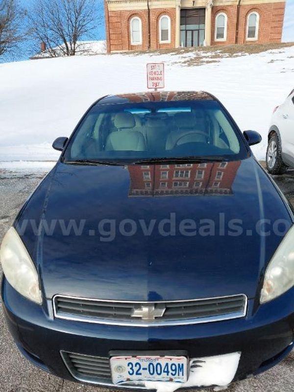 2008 Chevrolet Impala, 142572 Miles.