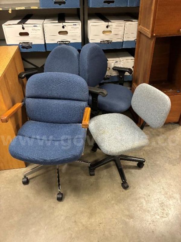 Lot of (4) Rolling Office Chairs.