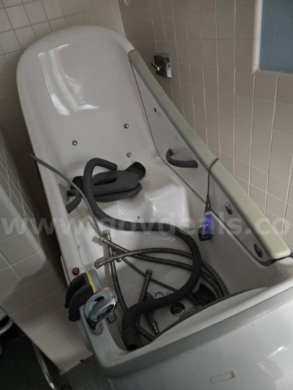 Arjo Parker Bathtub
