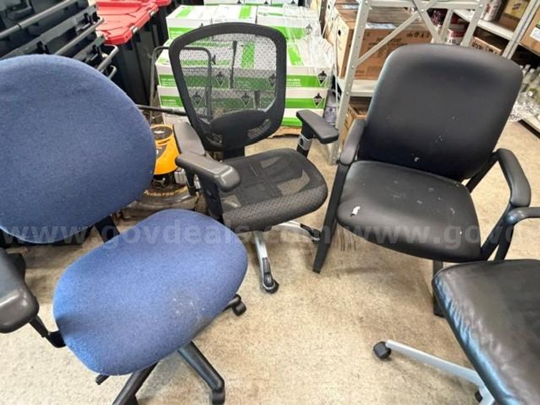1 lot of various chairs