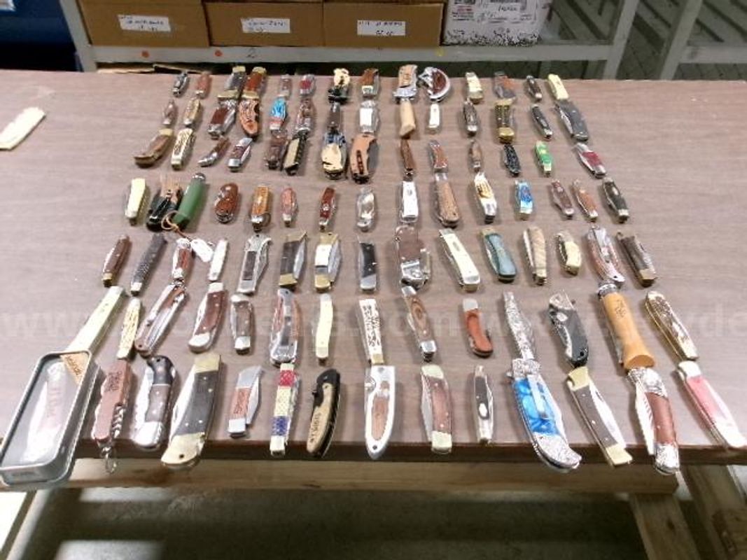 1 lot of Wooden/bone style Knives.