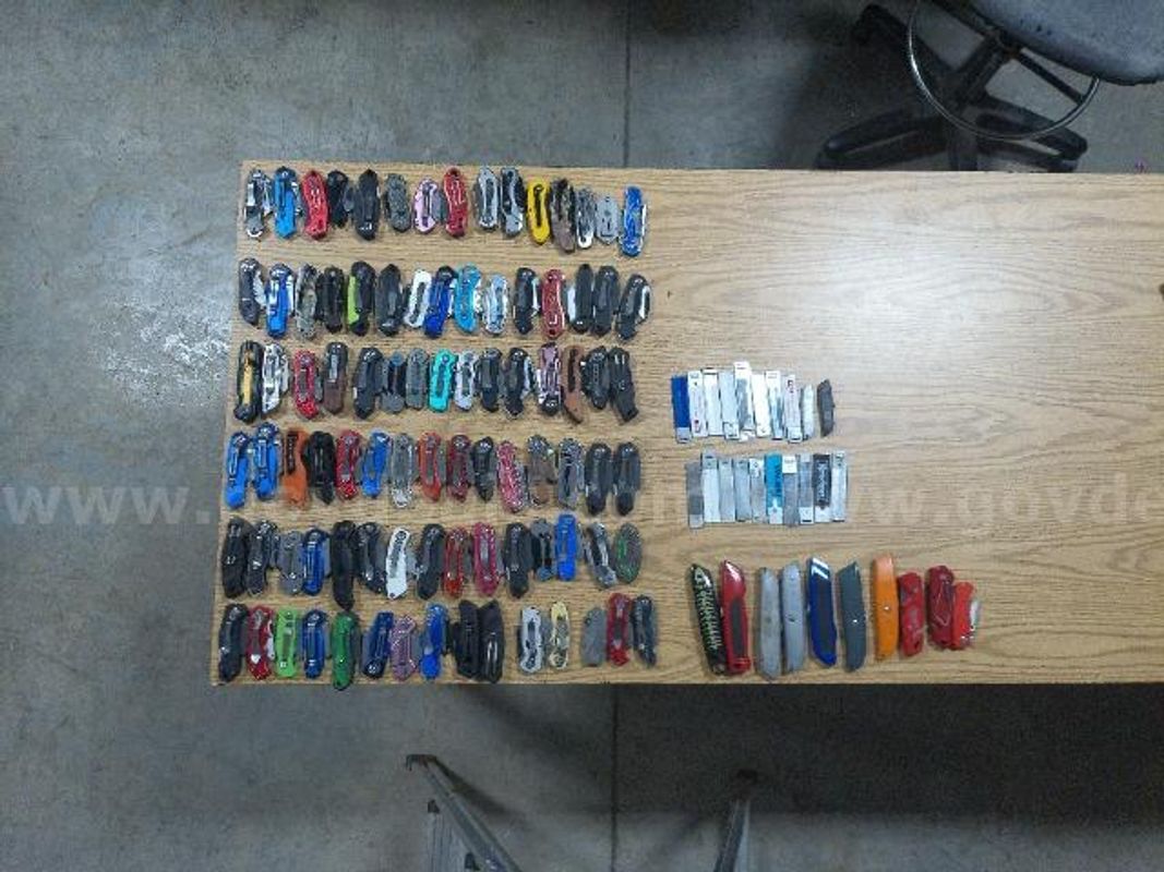 Lot of ~120 box knives