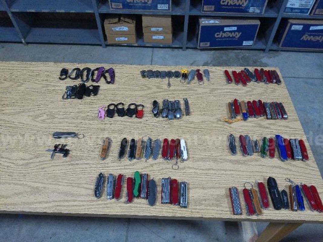 Lot of approximately 92 various Swiss Army style Knives in various conditi