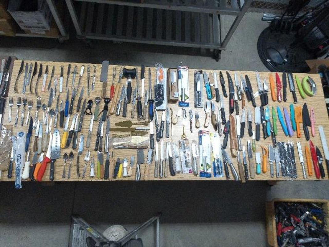 Various kitchen knives