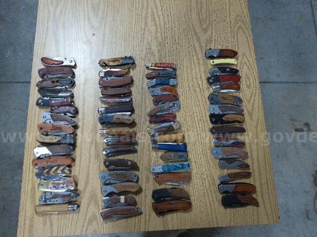 Approximately 60 various single blade pocket Knives in various condition.