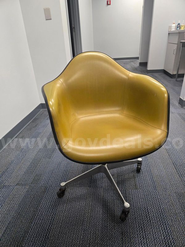 8 Chairs