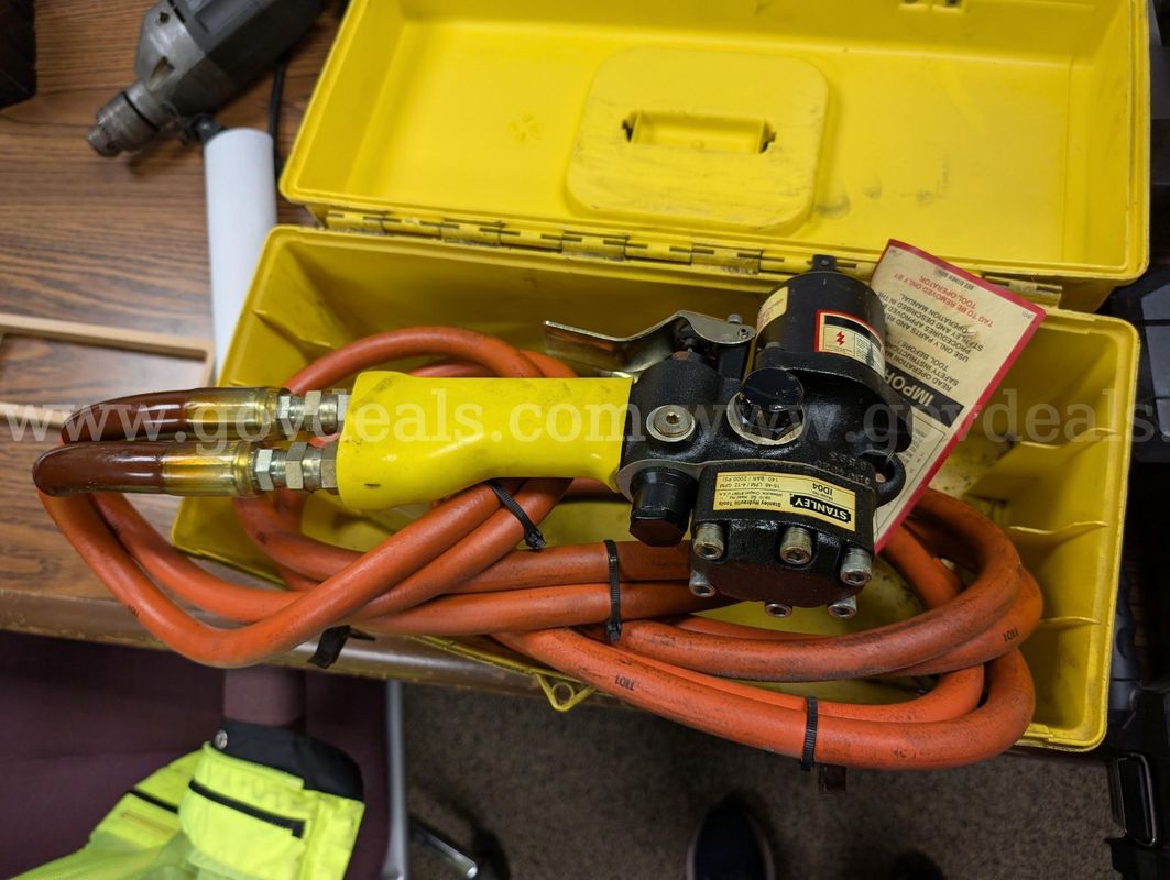 Hydraulic impact driver & drill wrench, Stanley.