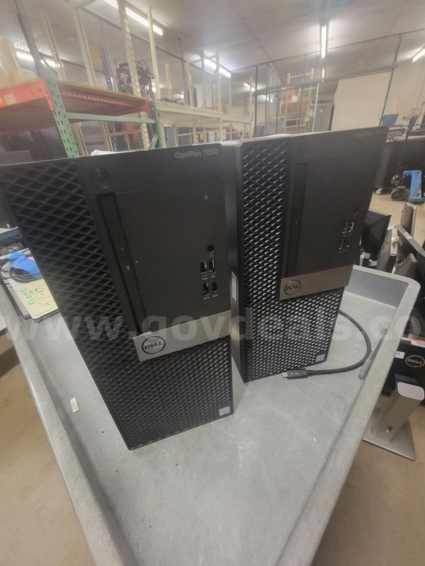 LOT OF 26 (MONITORS, DOCKING STATIONS, DESKTOPS)