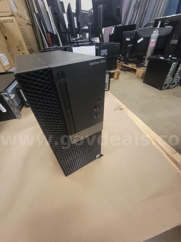 LOT OF 23 DESKTOPS AND 8 MONITORS