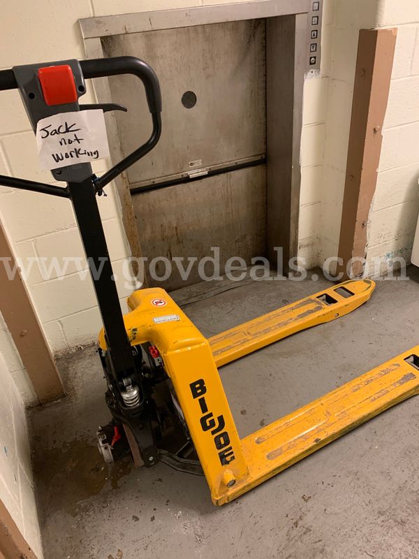 3 USED PALLET JACKS AND 1 USED EMERGENCY MEDICAL CART