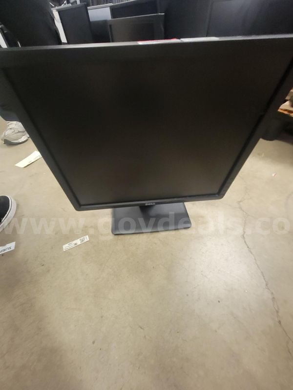 LOT OF 26 MONITORS
