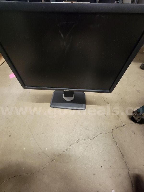 LOT OF 17 MONITORS