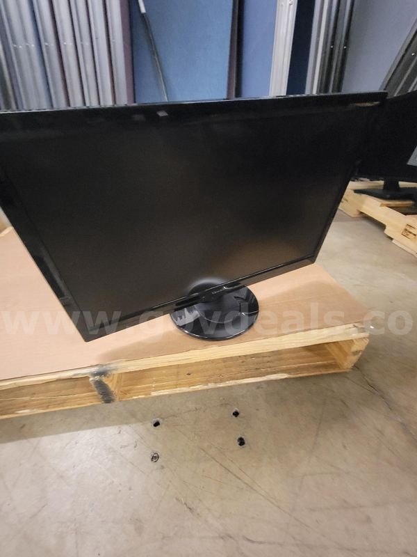 LOT OF 17 MONITORS