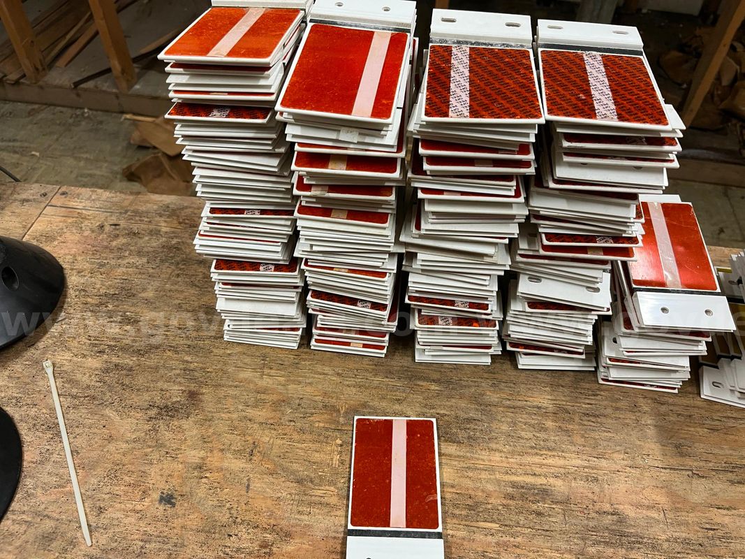 Brand new Stim Sonite, Davidson Traffic Control Products, & Post mounted reflectors (1570 Items)