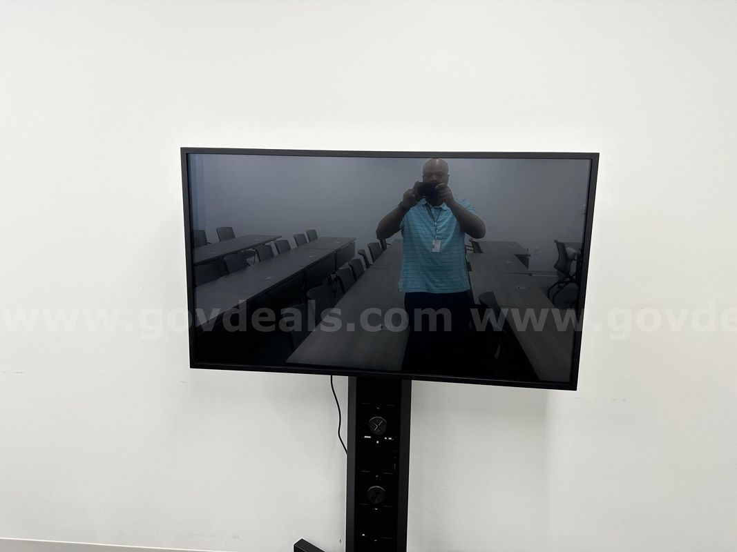 (1) Commercial LCD Monitor, (1) Solstice Pod, (1)Plasma/LCD TV Floor Stand