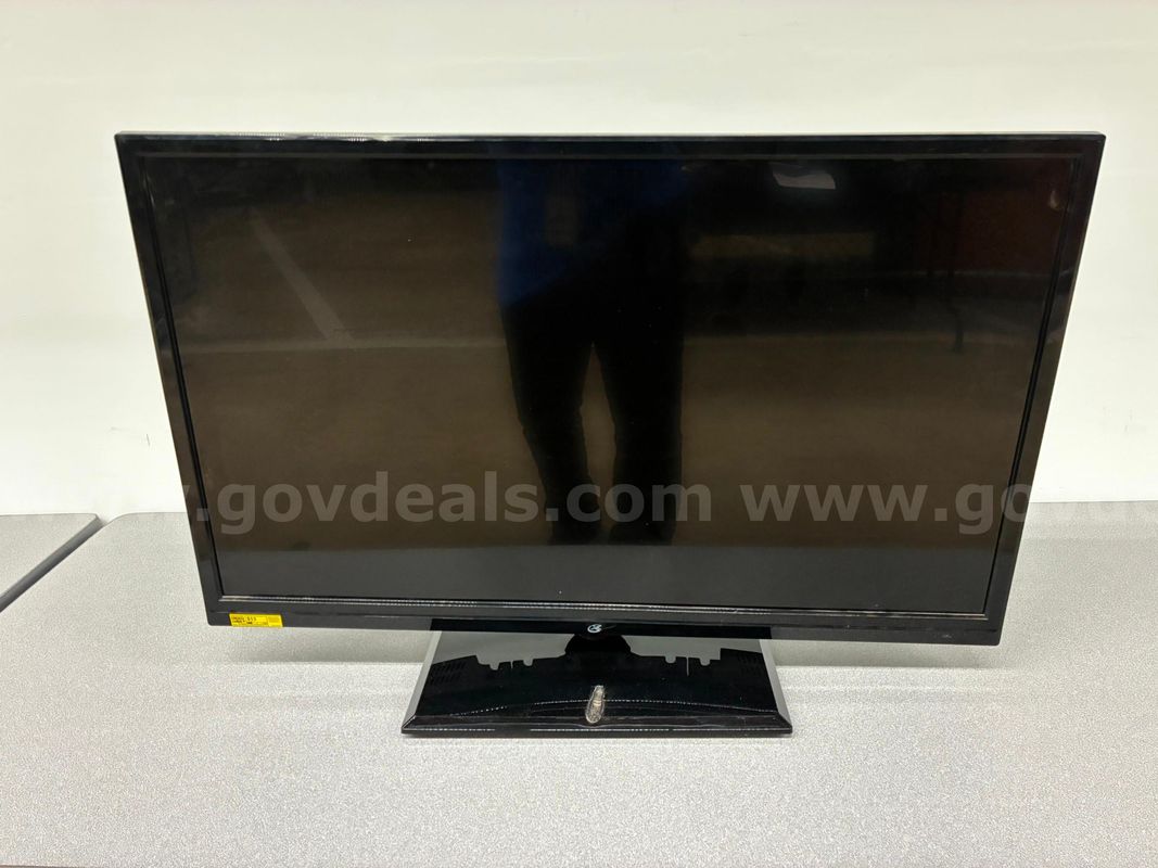 (1) TV with DVD PLAYER