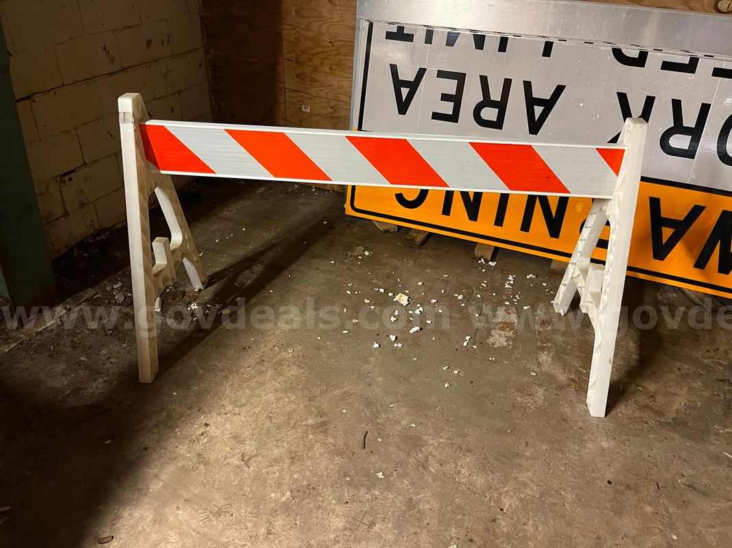 Vinyl Barricade support leg, horizontal panel, vertical support, etc. (27 Items)