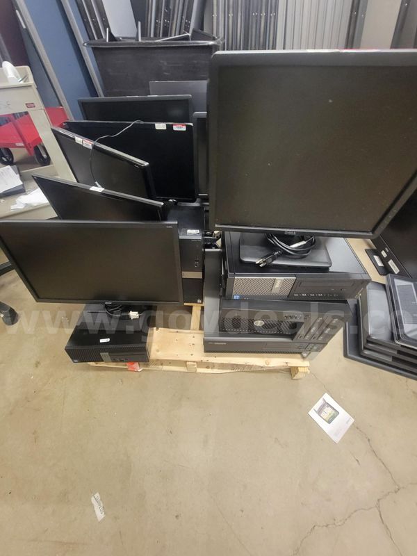 LOT OF 19 DESKTOPS AND 11 MONITORS