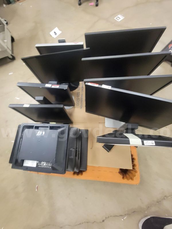 LOT OF 14 MONITORS