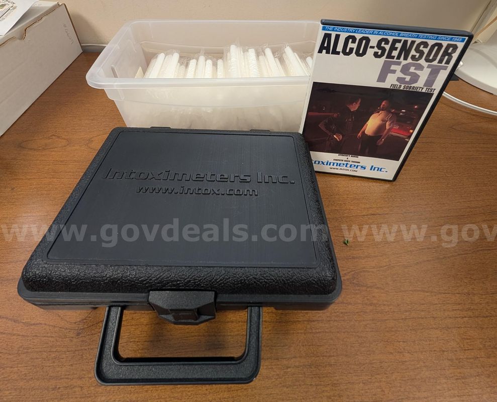 Handheld Field Sobriety Test Alcohol Breathalyzer w/ Case