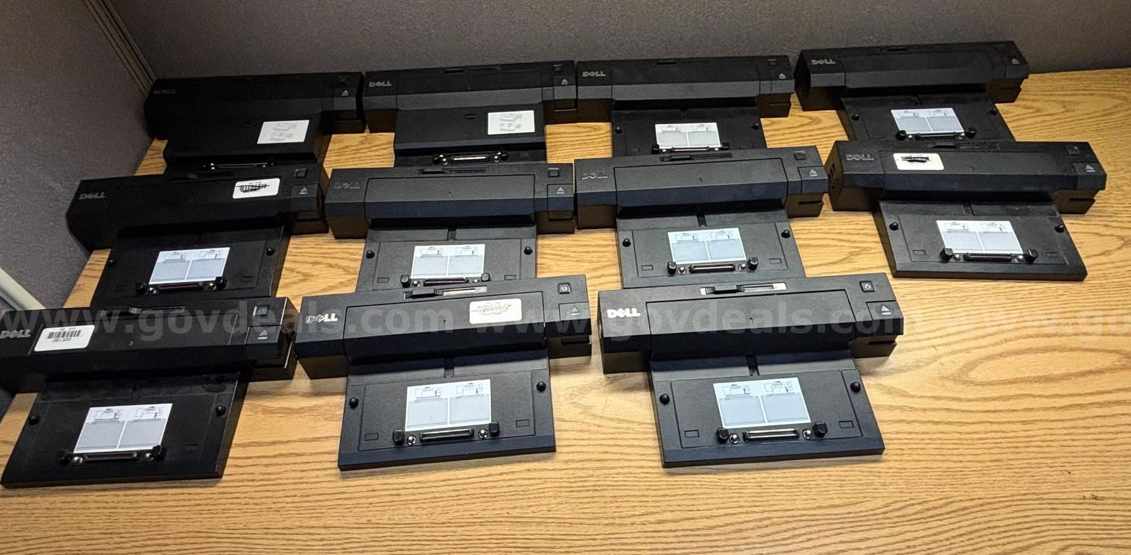 11 Docking Stations