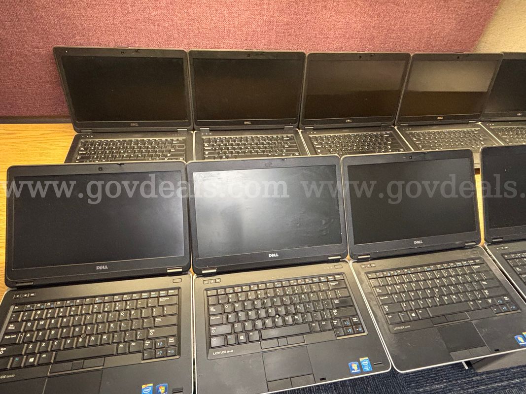 10 Laptops and 10 Docking Stations