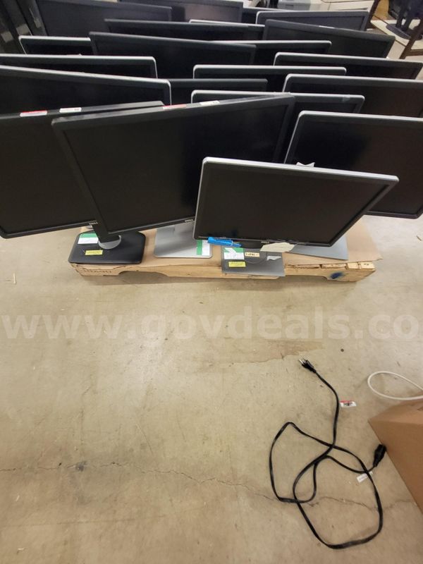 LOT OF 24 MONITORS