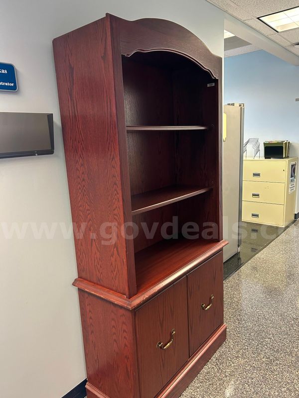 Mahogany Bookcase With Shelves