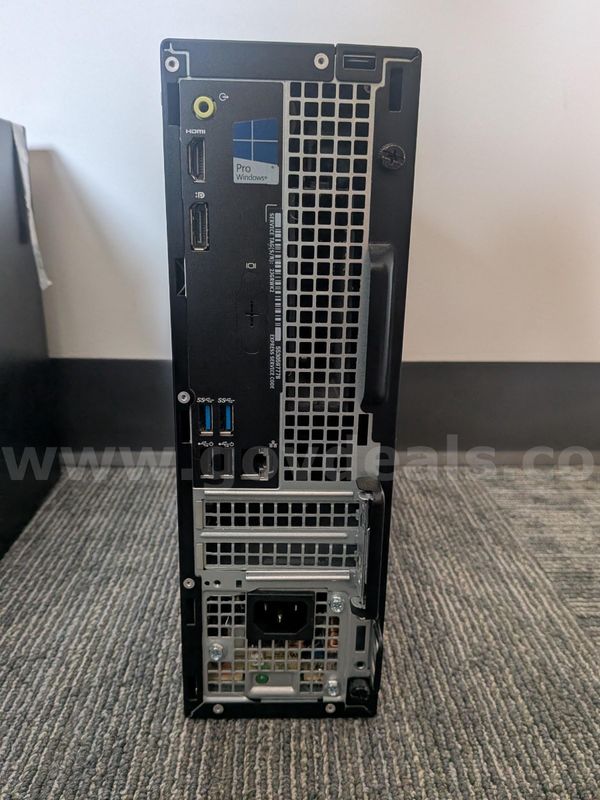 LOT OF 12 DESKTOPS