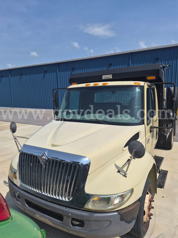 2003 International 4200 LP