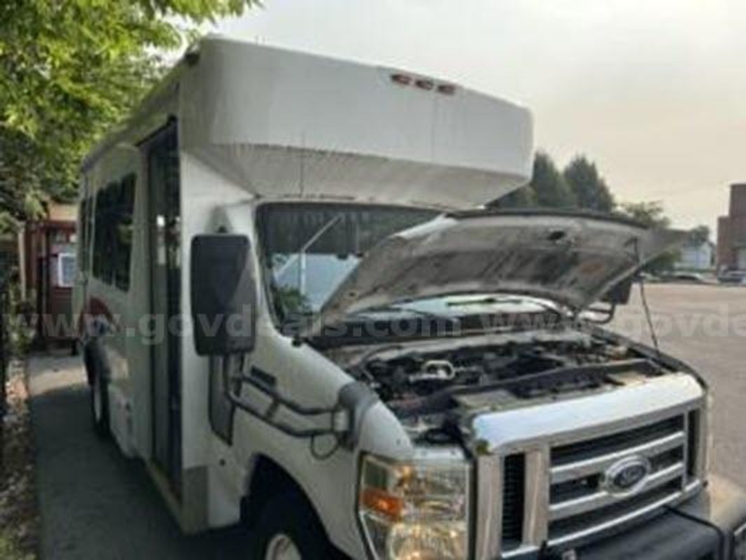 2009 Ford E-350 Transit Bus
